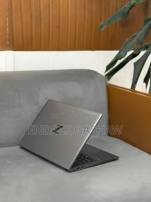 New Laptop HP ZBook Firefly G8 16GB Intel Core i5 SSD 512GB