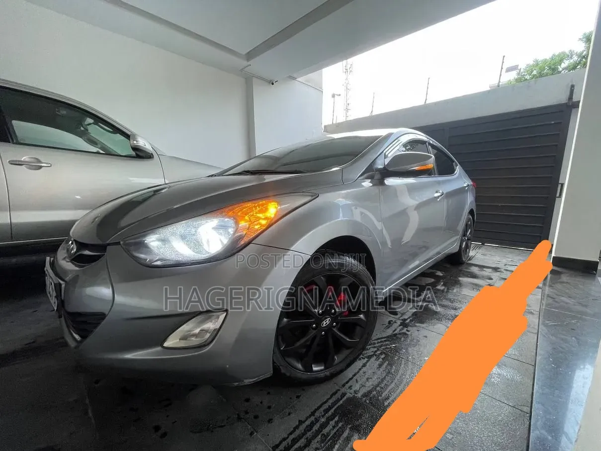 Hyundai Avante 2013 Silver