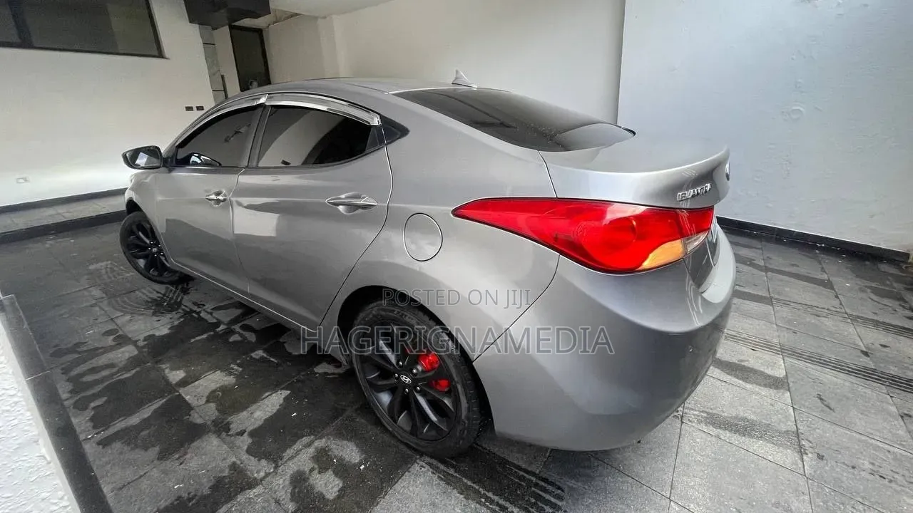 Hyundai Avante 2013 Silver