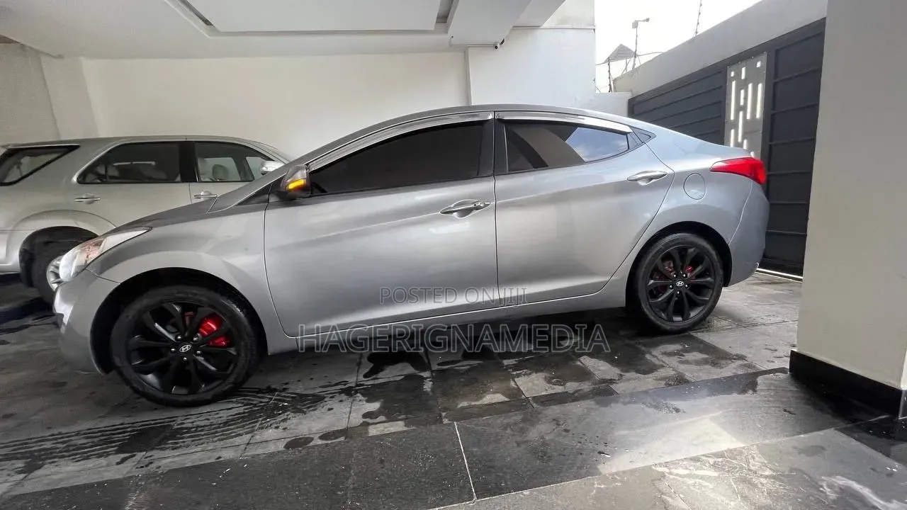 Hyundai Avante 2013 Silver