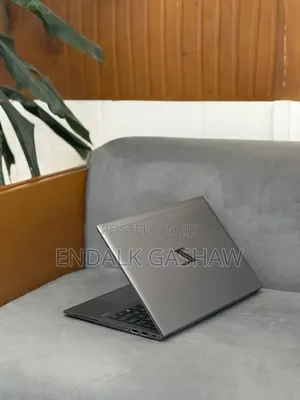 New Laptop HP ZBook Firefly G8 16GB Intel Core i5 SSD 512GB