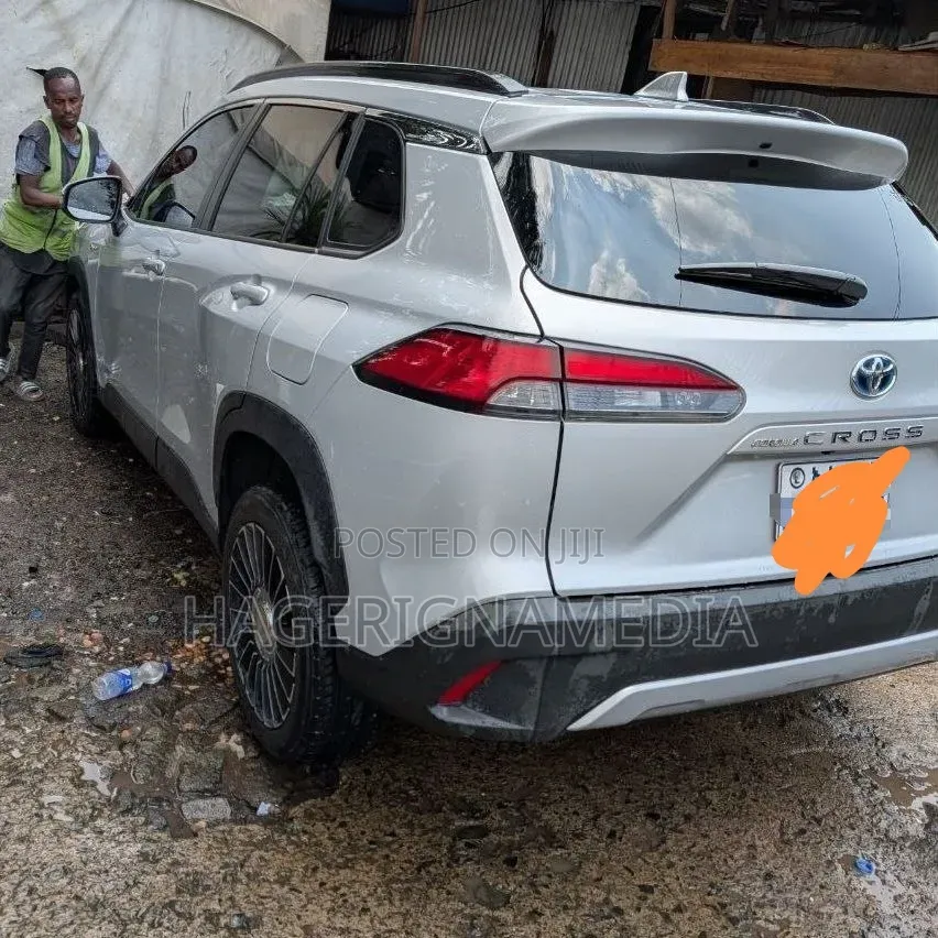 Toyota Corolla Cross Hybrid 2025 Ivory