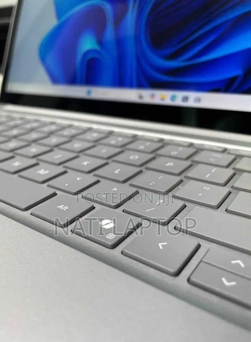 New Laptop Microsoft 16GB Intel Core Ultra 7 SSD 512GB