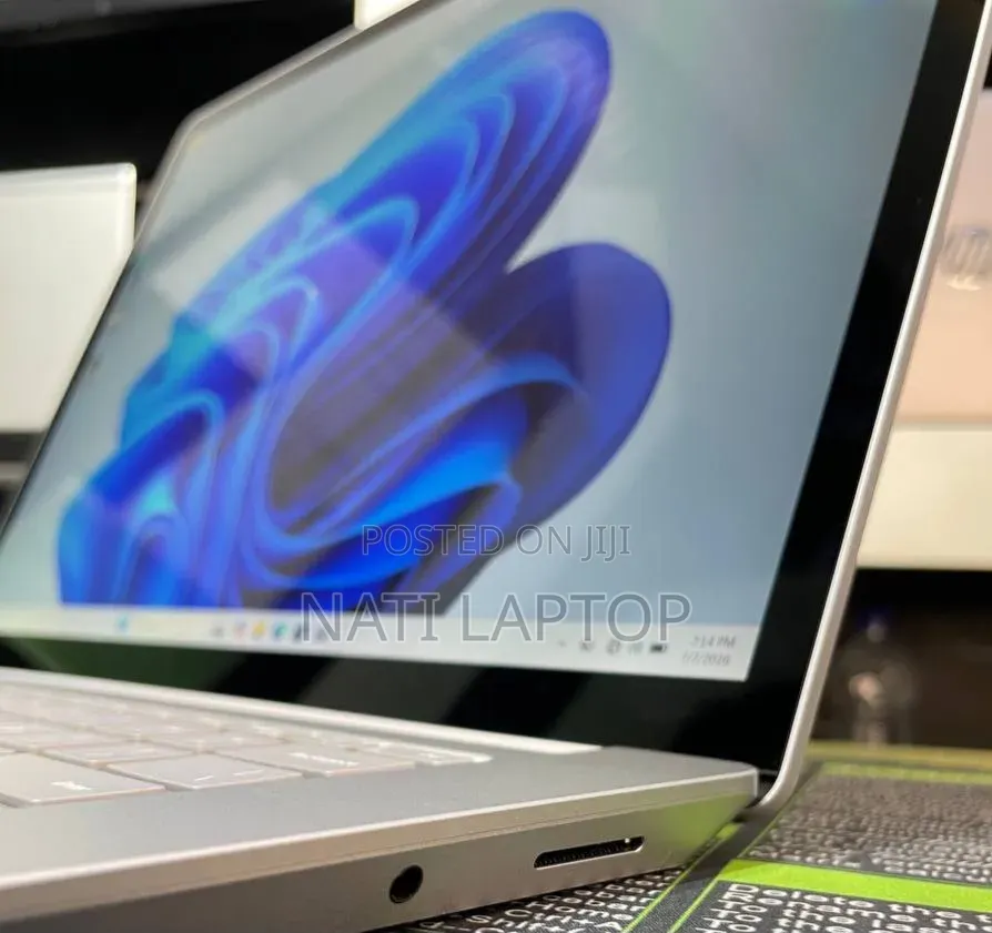 New Laptop Microsoft 16GB Intel Core Ultra 7 SSD 512GB