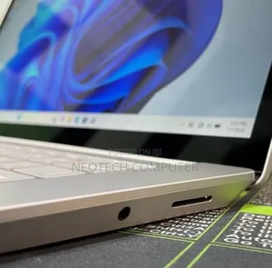 New Laptop Microsoft 16GB Intel Core Ultra 7 SSD 512GB