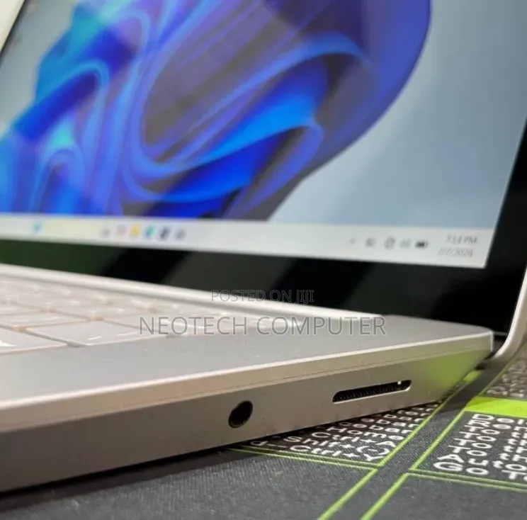 New Laptop Microsoft 16GB Intel Core Ultra 7 SSD 512GB