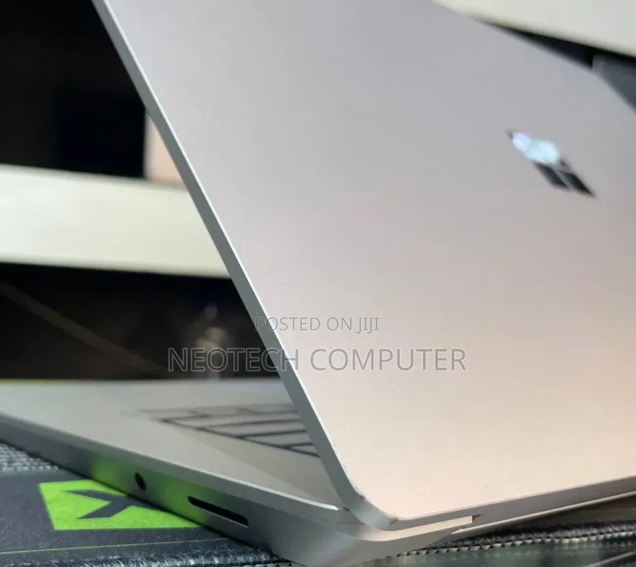 New Laptop Microsoft 16GB Intel Core Ultra 7 SSD 512GB
