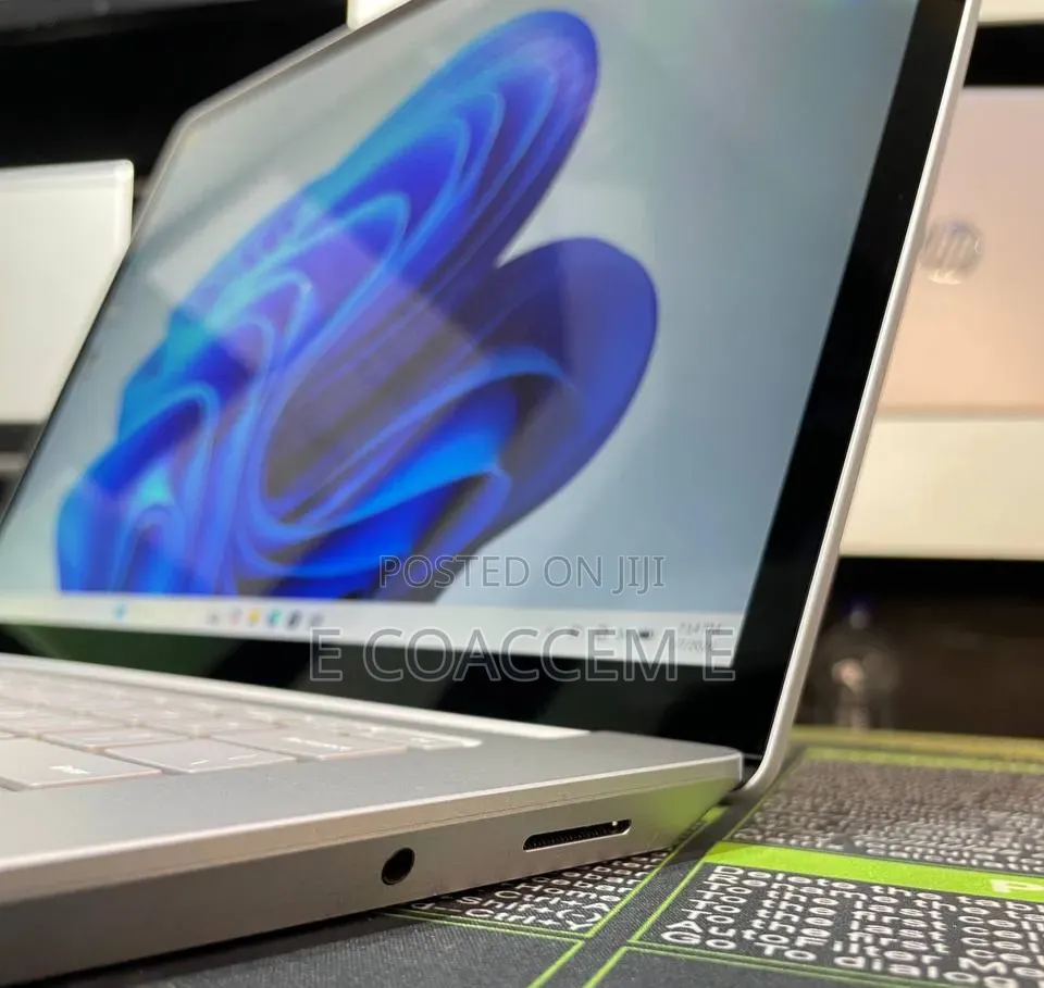 New Laptop Microsoft 16GB Intel Core Ultra 7 SSD 512GB