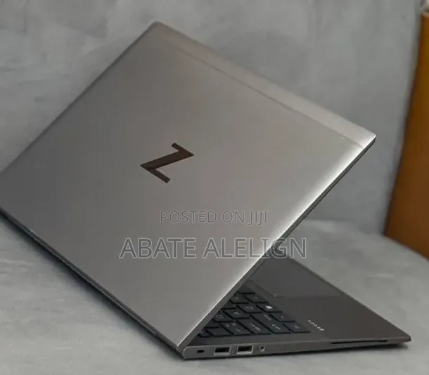 New Laptop HP ZBook Firefly G8 16GB Intel Core i5 SSD 512GB