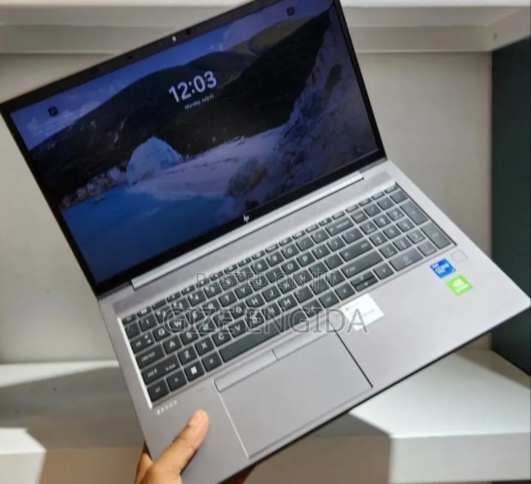 New Laptop HP ZBook Firefly G8 16GB Nvidia SSD 512GB
