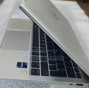 New Laptop HP EliteBook 830 G9 16GB Intel Core i5 SSD 512GB
