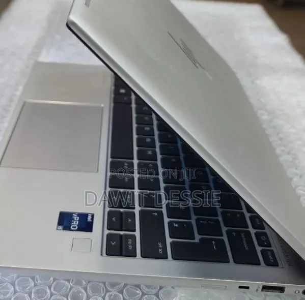 New Laptop HP EliteBook 830 G9 16GB Intel Core i5 SSD 512GB