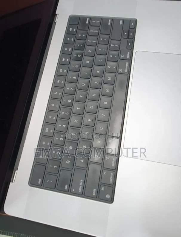 New Laptop Apple MacBook Pro 2020 M1 32GB Apple M1 Pro SSD 1T