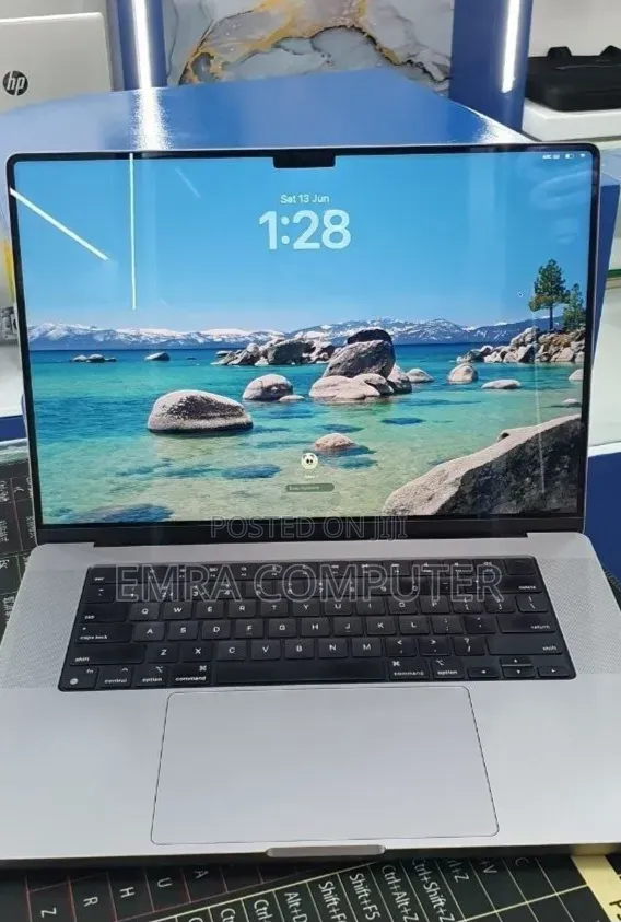 New Laptop Apple MacBook Pro 2020 M1 32GB Apple M1 Pro SSD 1T
