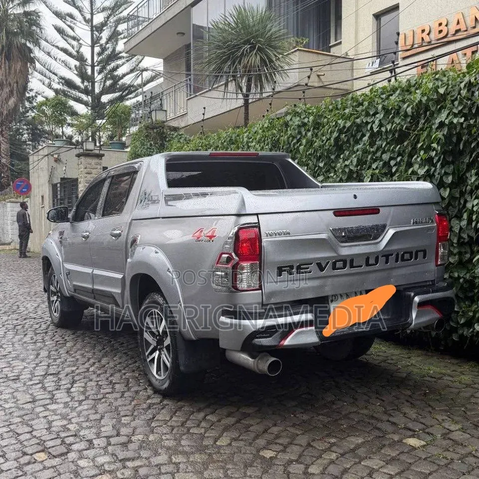 Toyota Hilux 2017 Gray