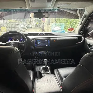 Toyota Hilux 2017 Gray