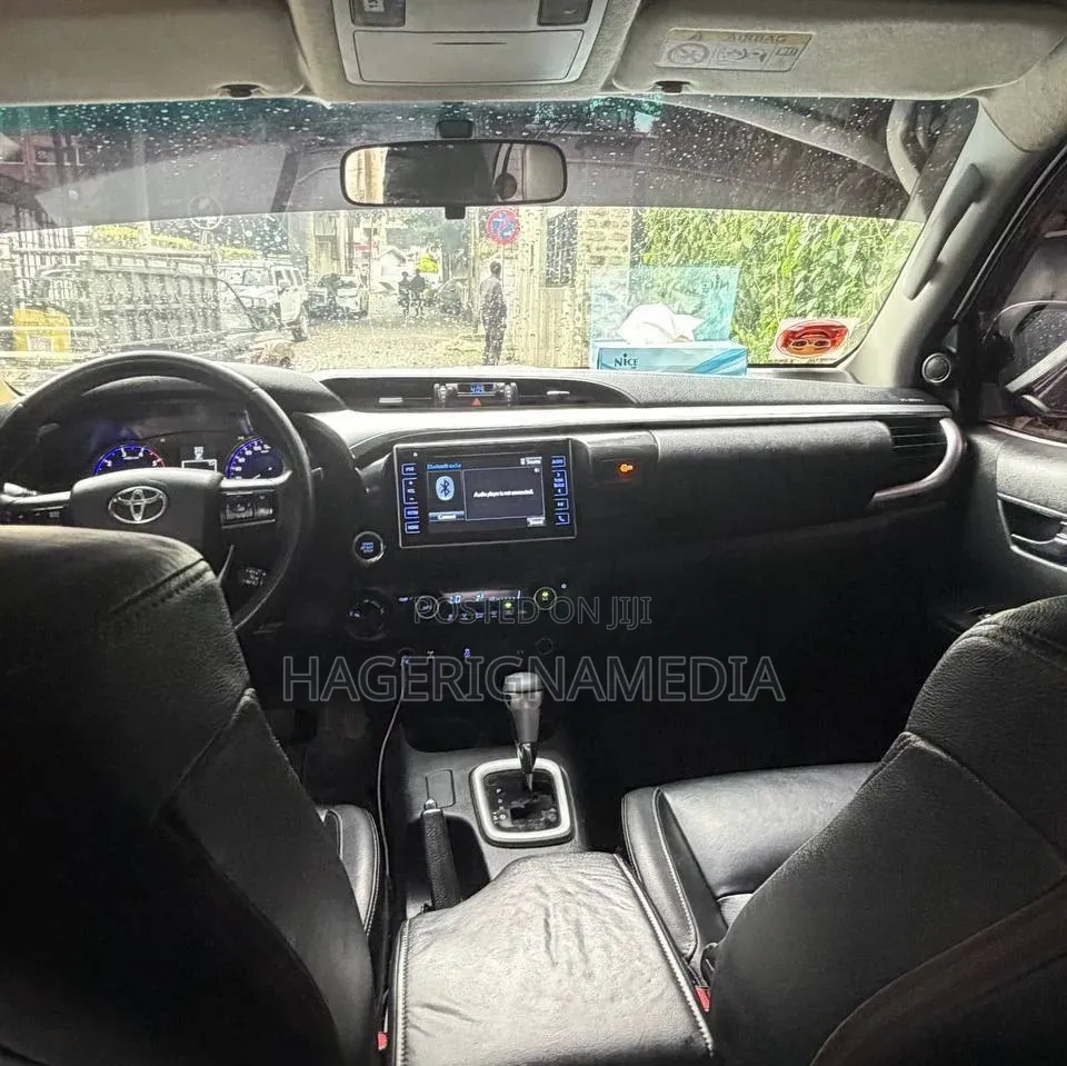 Toyota Hilux 2017 Gray