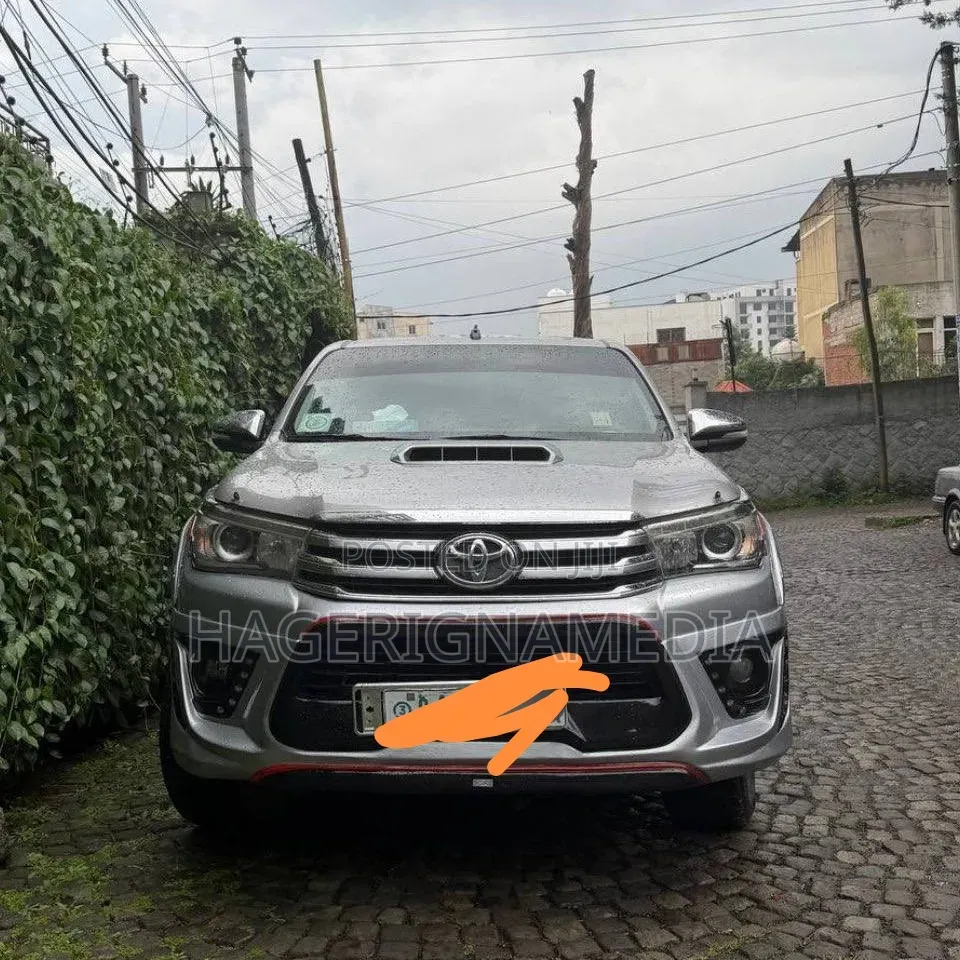 Toyota Hilux 2017 Gray
