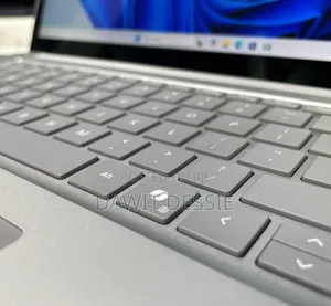 New Laptop Microsoft 16GB Intel Core Ultra 7 SSD 512GB