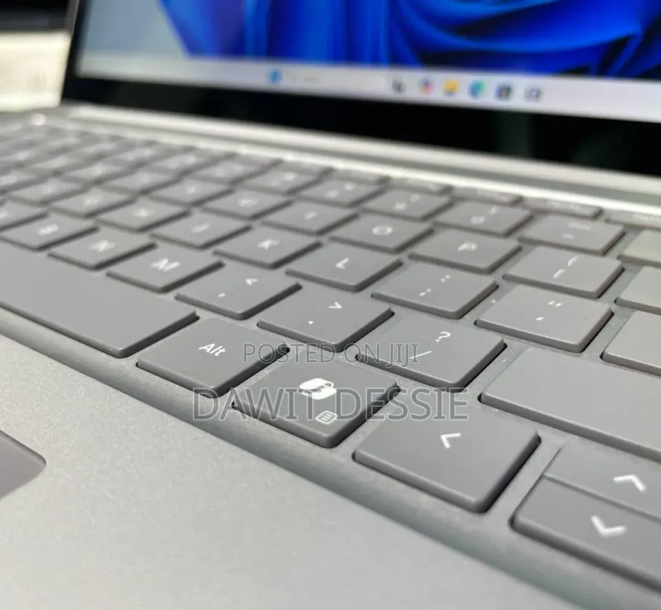New Laptop Microsoft 16GB Intel Core Ultra 7 SSD 512GB