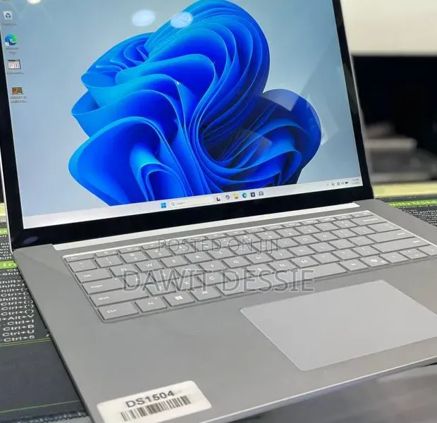 New Laptop Microsoft 16GB Intel Core Ultra 7 SSD 512GB