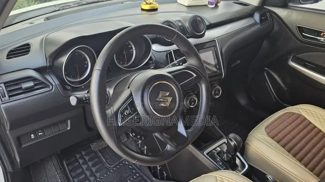 Suzuki Swift 2023 White