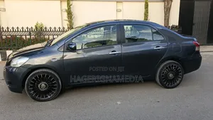 Toyota Yaris 2012 Gray