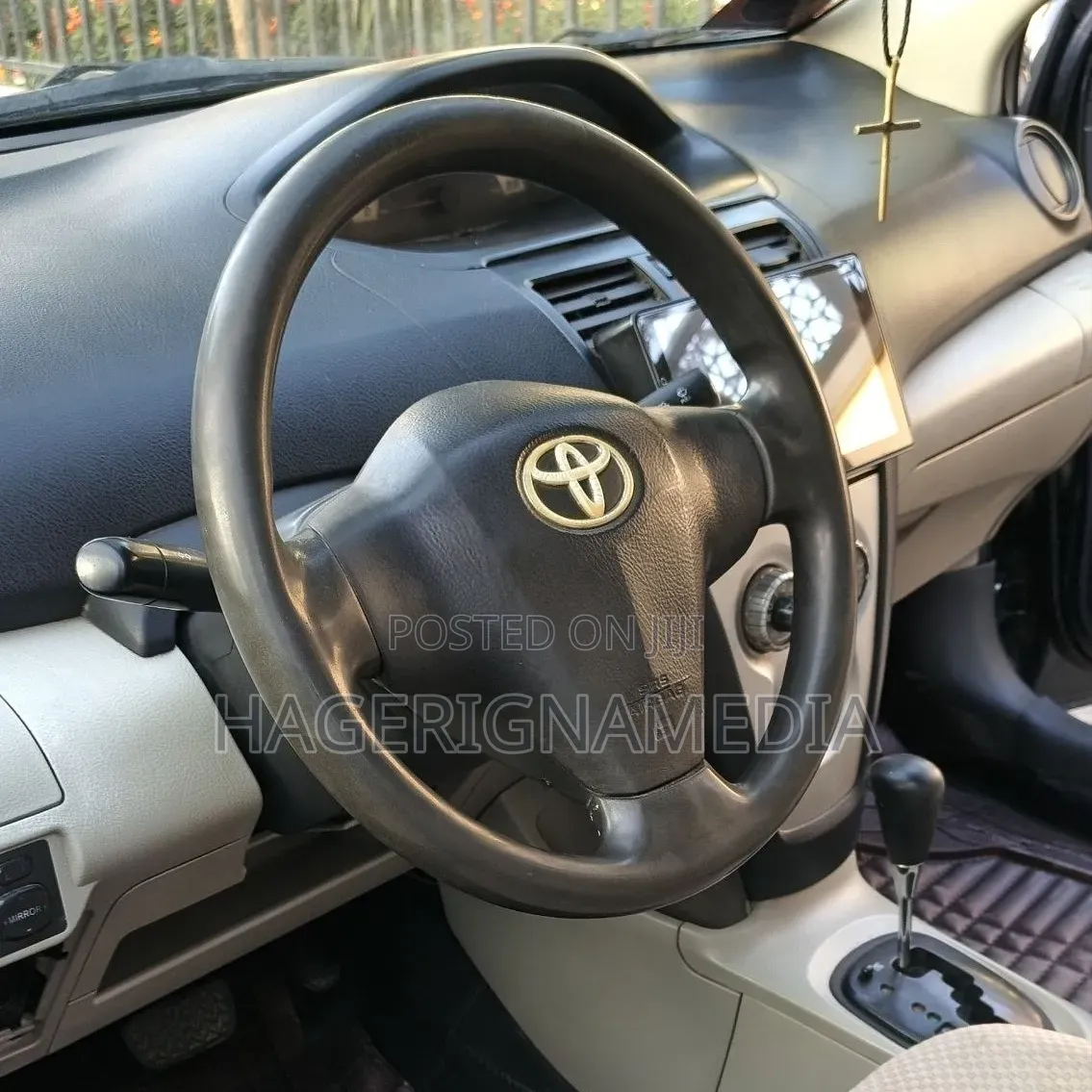Toyota Yaris 2012 Gray