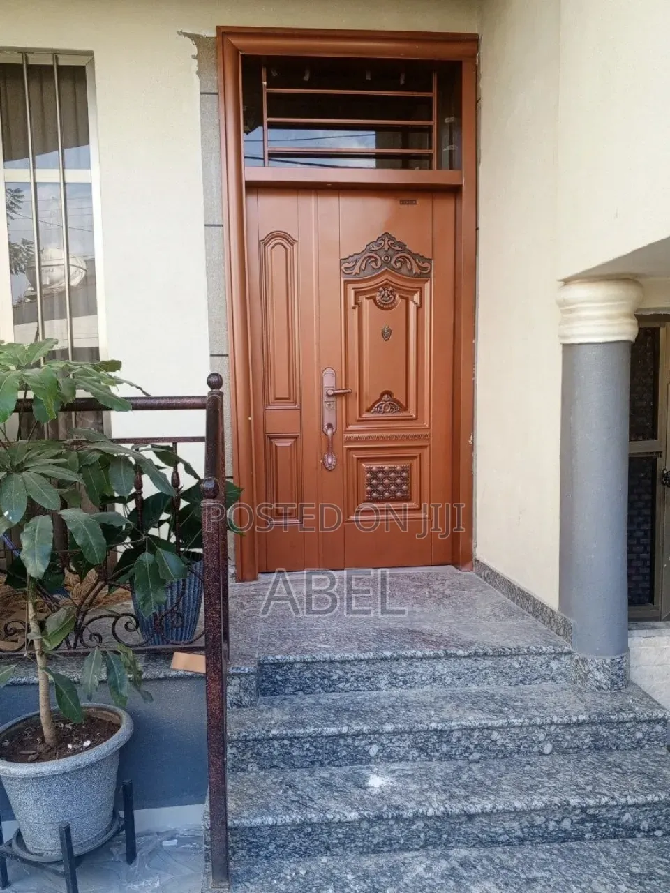 Victor Door –