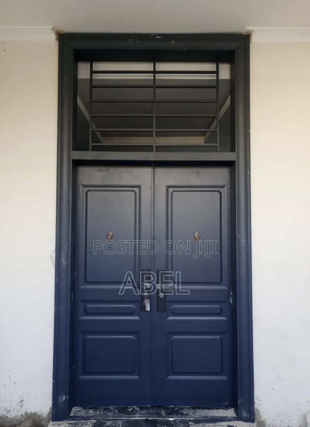 Victor Door –