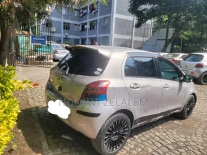 Toyota Yaris 2010 Gray