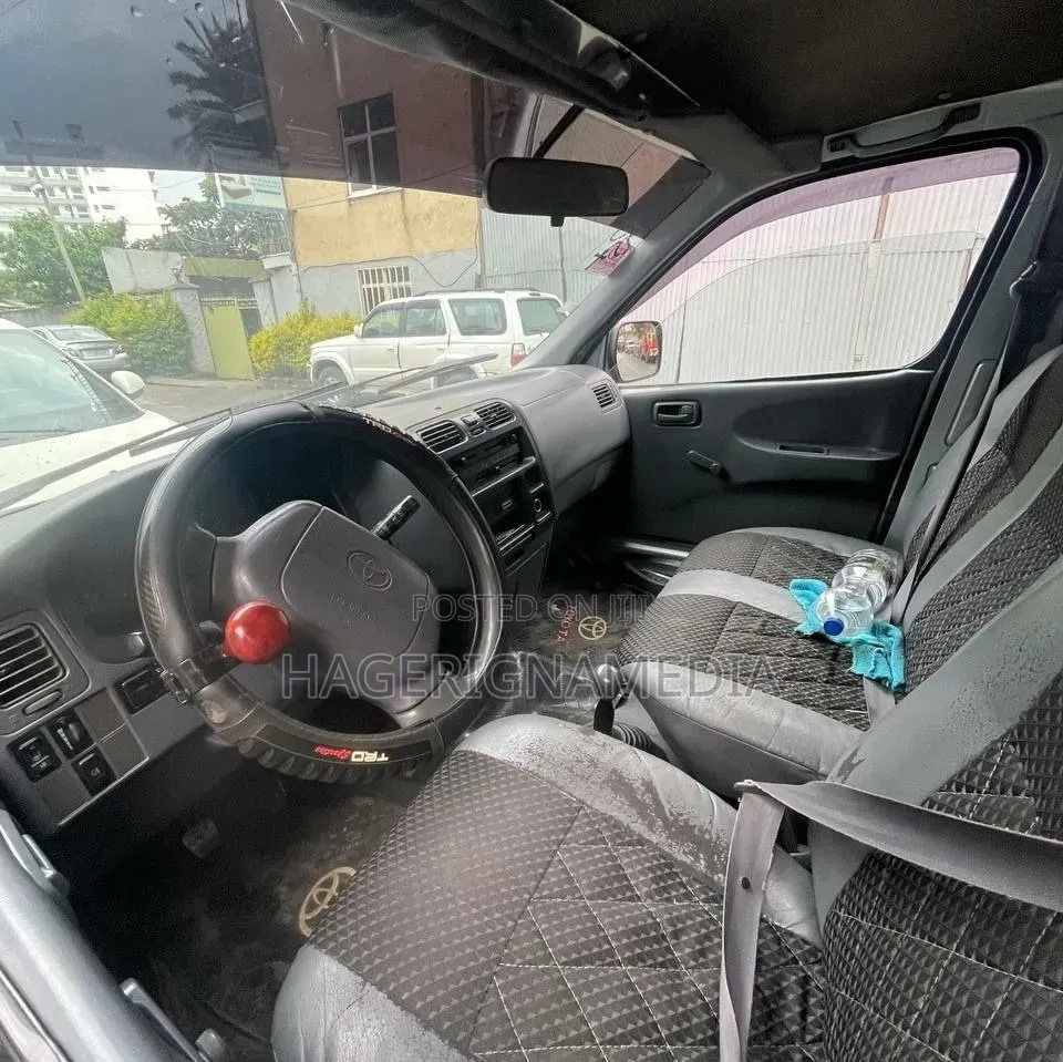 Toyota HiAce 1998 Silver