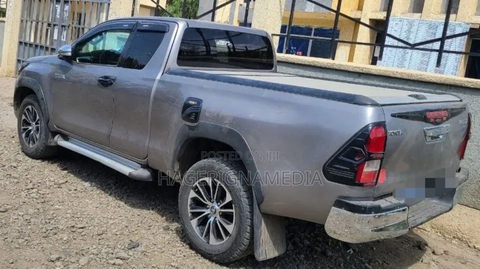 Toyota Hilux 2016 Silver