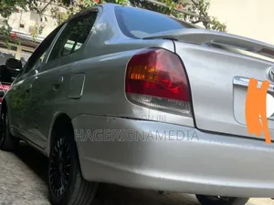 Toyota Platz 2005 Silver