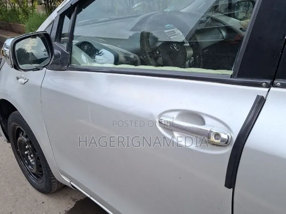 Toyota Yaris 2009 Silver