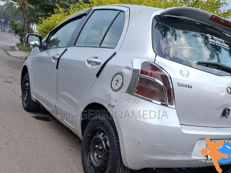 Toyota Yaris 2009 Silver