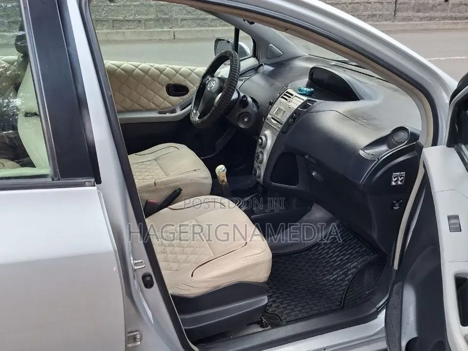 Toyota Yaris 2009 Silver