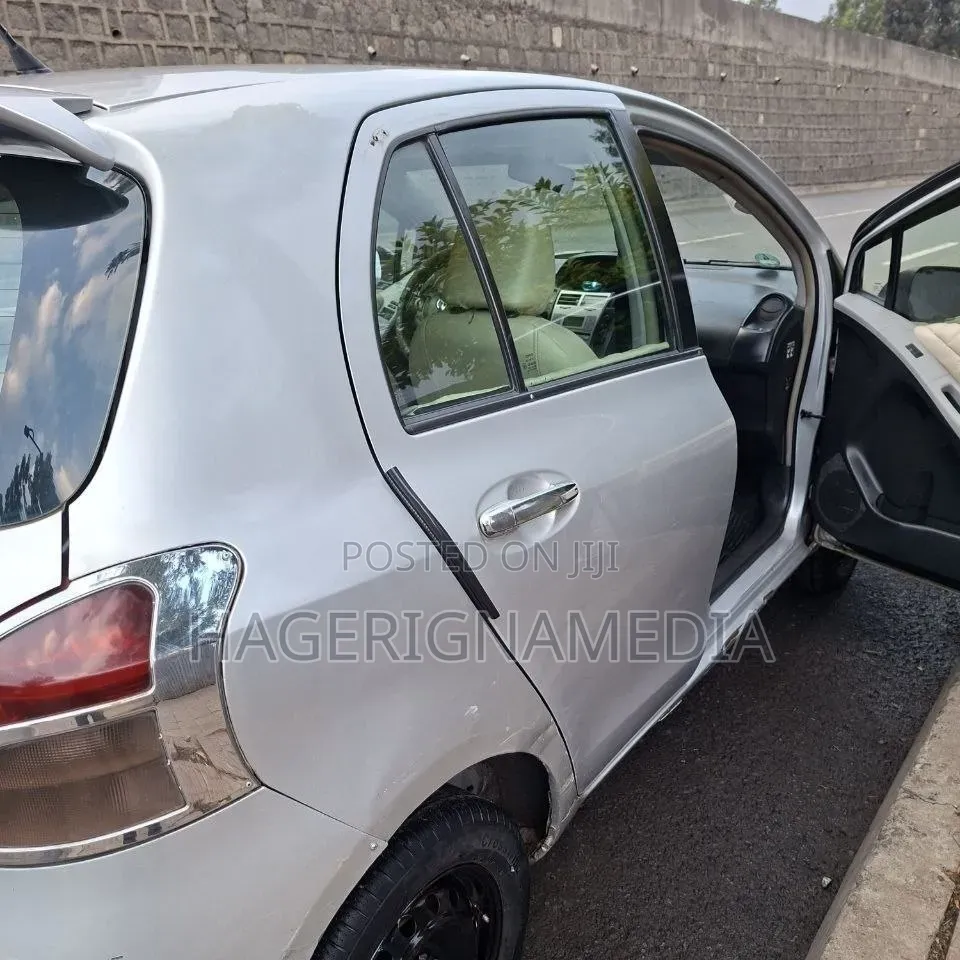 Toyota Yaris 2009 Silver