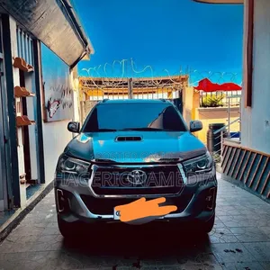 Toyota Hilux 2022 Gray