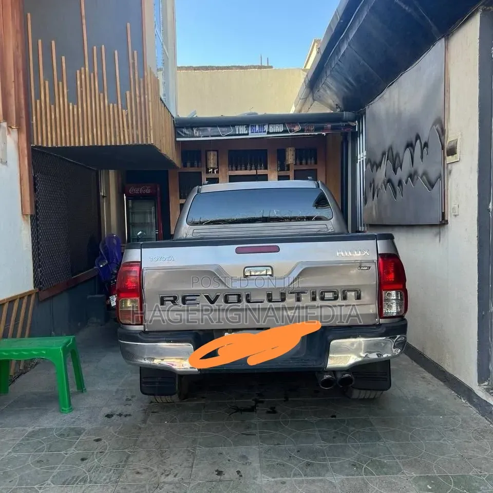 Toyota Hilux 2022 Gray