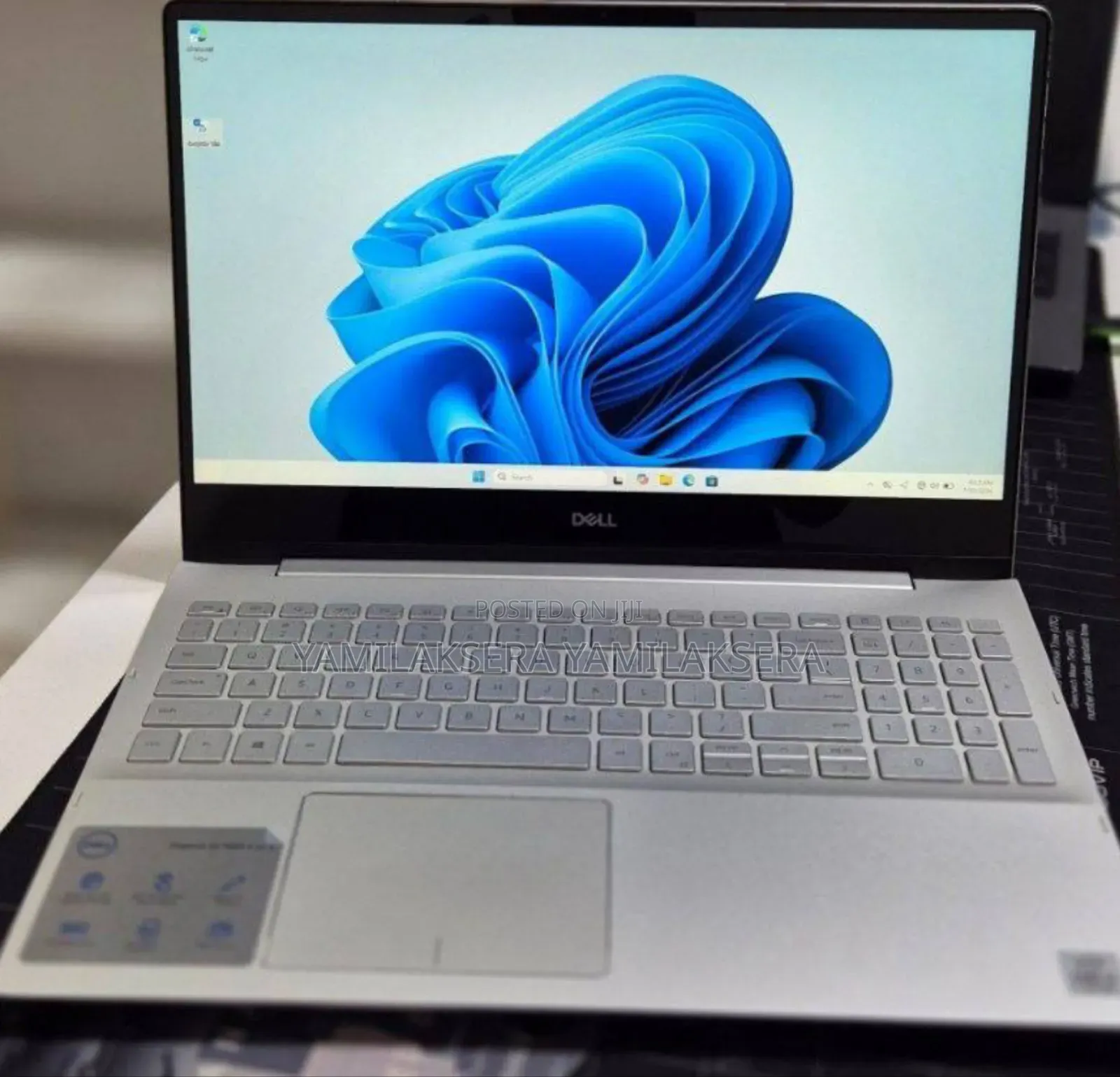 New Laptop Dell Inspiron 15 5582 2-in-1 16GB Intel Core i5 SSD 512GB