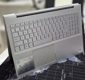 New Laptop Dell Inspiron 15 5582 2-in-1 16GB Intel Core i5 SSD 512GB
