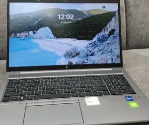 New Laptop HP ZBook Firefly G8 16GB Intel Core i7 SSD 512GB