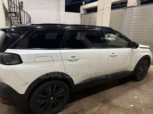 Peugeot 5008 2021 White
