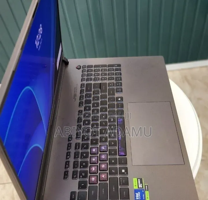 New Laptop Asus ROG Strix G18 32GB Intel Core Ultra 9 SSD 2T