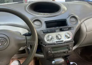 Toyota Platz 2005 Silver