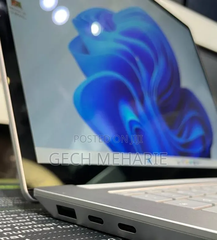 New Laptop Microsoft 16GB Intel Core Ultra 7 SSD 512GB