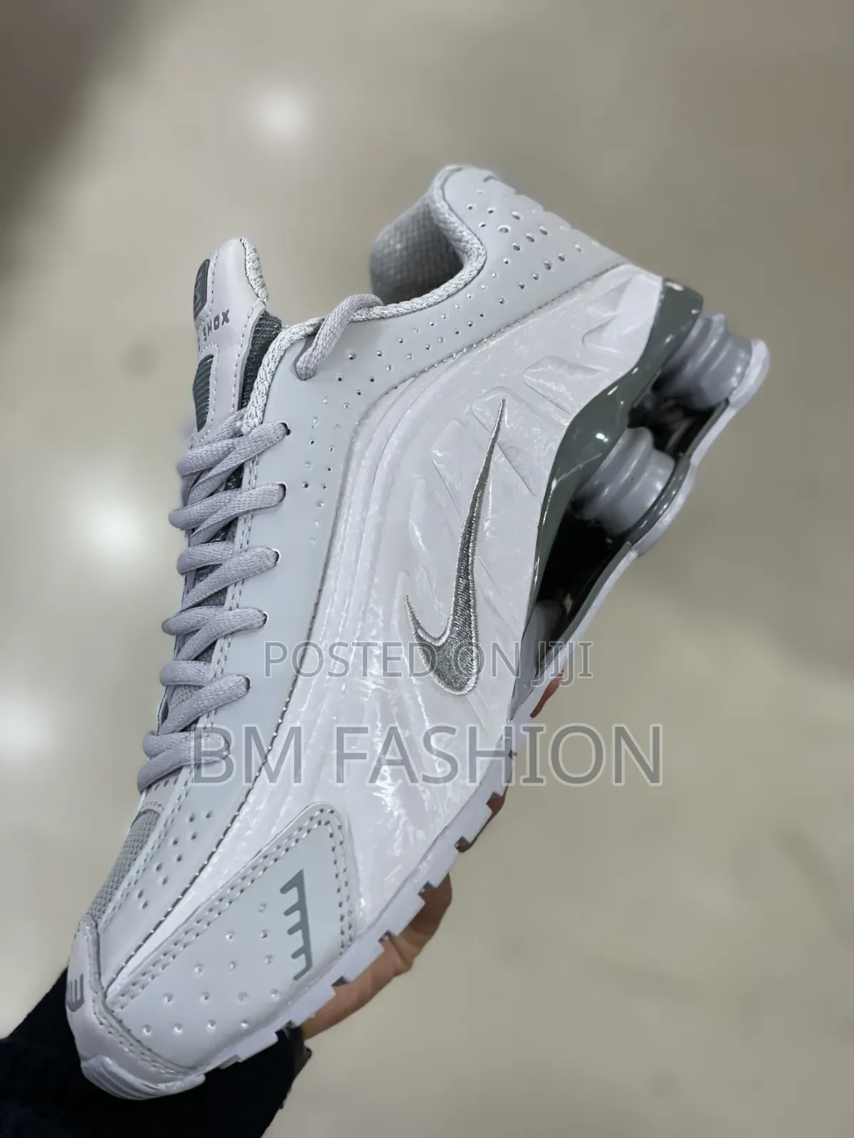 Nike Shox R4