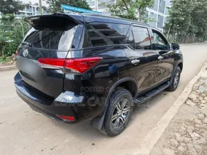 Toyota Fortuner 2022 Black