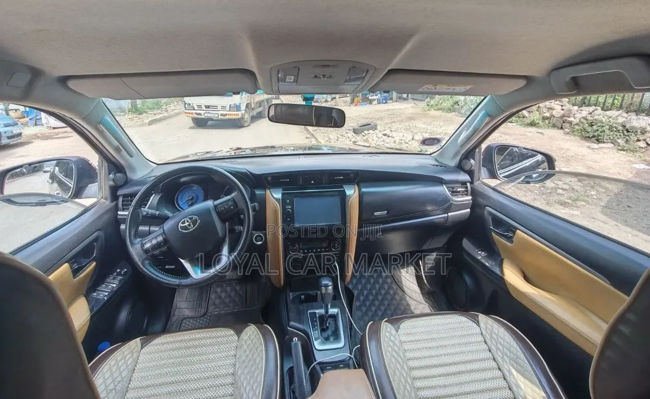 Toyota Fortuner 2022 Black